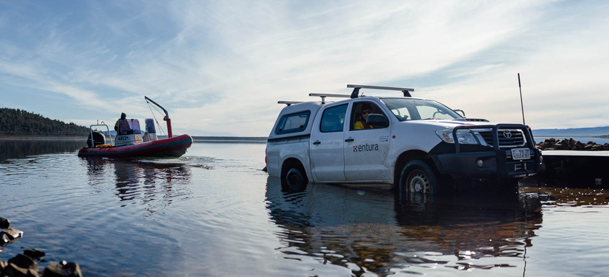 Andy-and-Kevin_Boat-launching