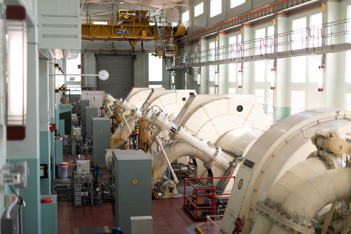 Image inside a power station showing the turbine floor